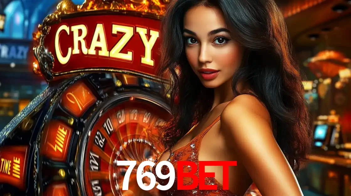 Mulher glamourosa olhando para a câmera com a roda vermelha do Crazy Time ao fundo em um ambiente de cassino, destacando a emoção dos jogos ao vivo no 769bet.